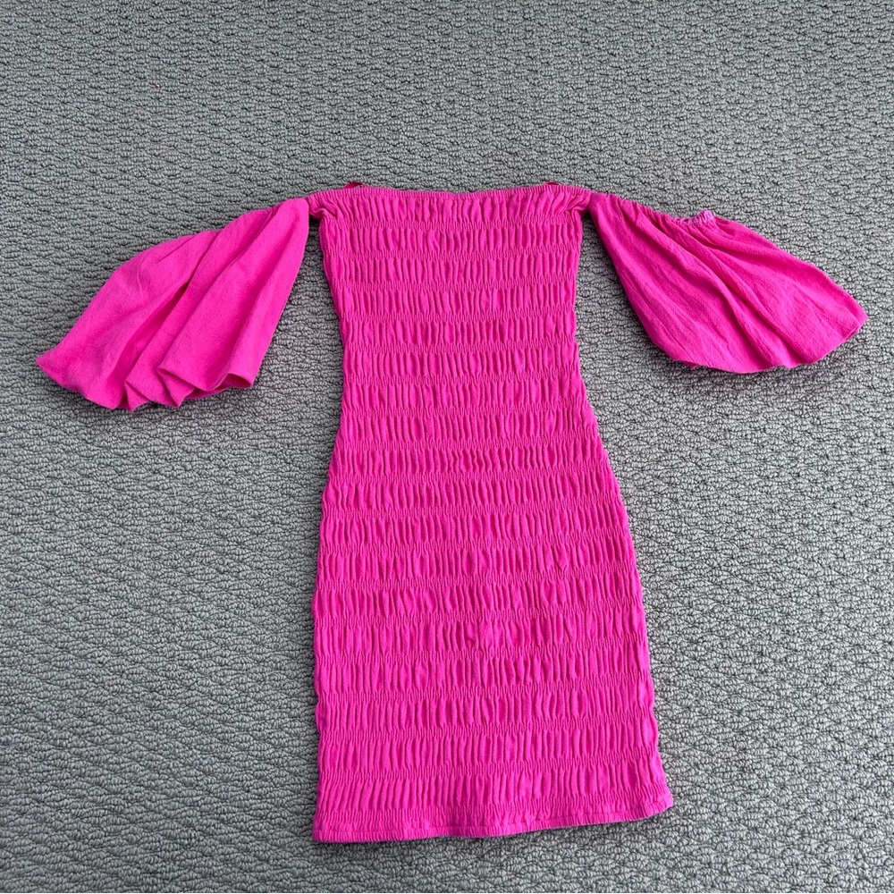 Seven Wonders Annie Mini Dress
Off Shoulder
XS US 2
Smocked
Bodycon
Party
Flirty - Picture 8 of 10